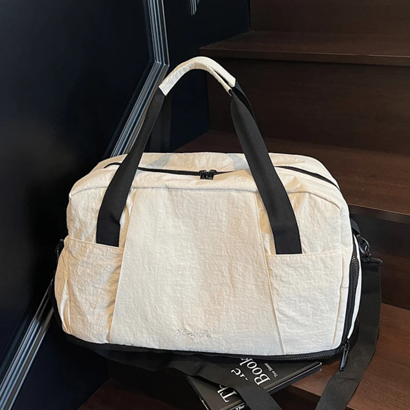 Sportliche Reisetasche mit innovativem Stauraum Skanto