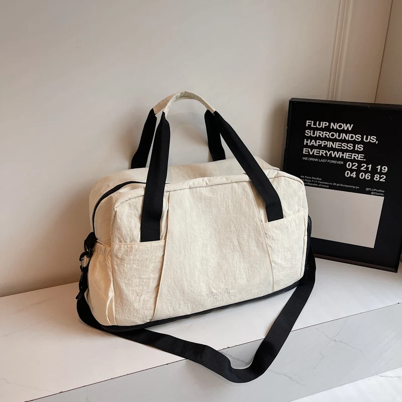 Sportliche Reisetasche mit innovativem Stauraum Skanto