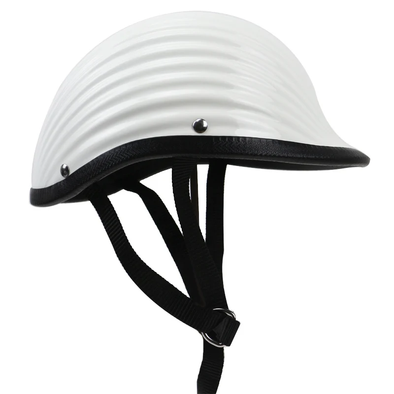Klassischer gerippter Motorradhelm Skanto
