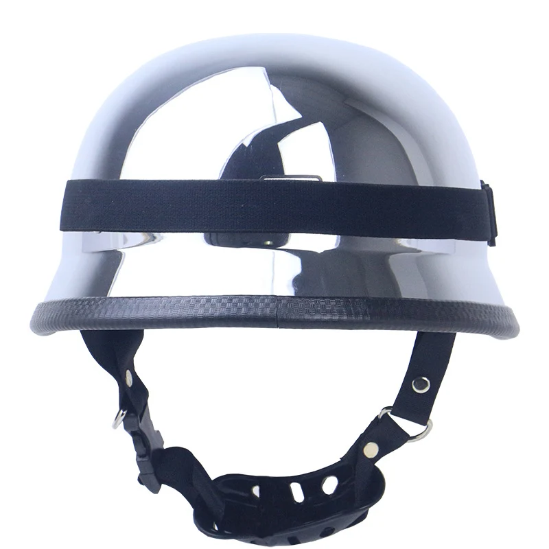 Verchromter Vintage-Motorradhelm mit Brille Skanto