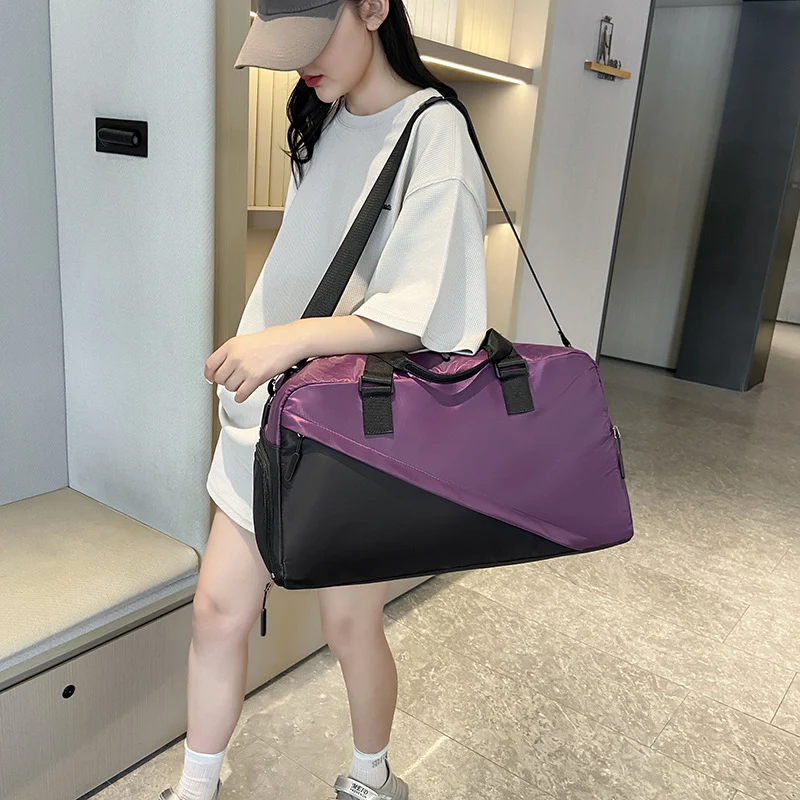 Sportliche Reisetasche mit verstellbarem Schultergurt und praktischen Organizer-Taschen Skanto