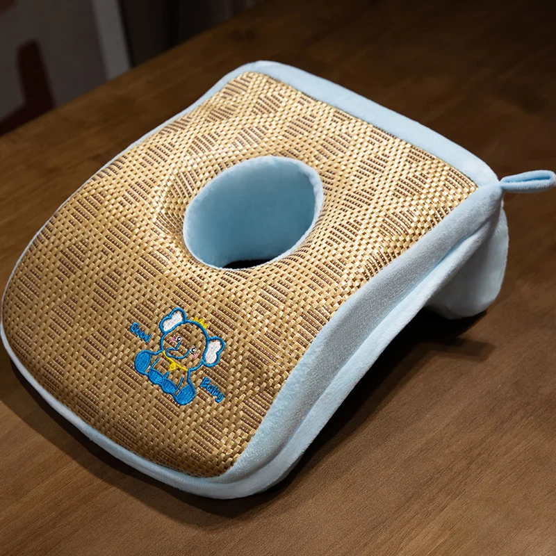 Plüsch-Nackenstützkissen mit ergonomischer Aussparung Skanto