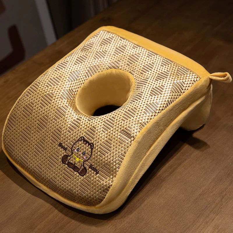 Plüsch-Nackenstützkissen mit ergonomischer Aussparung Skanto