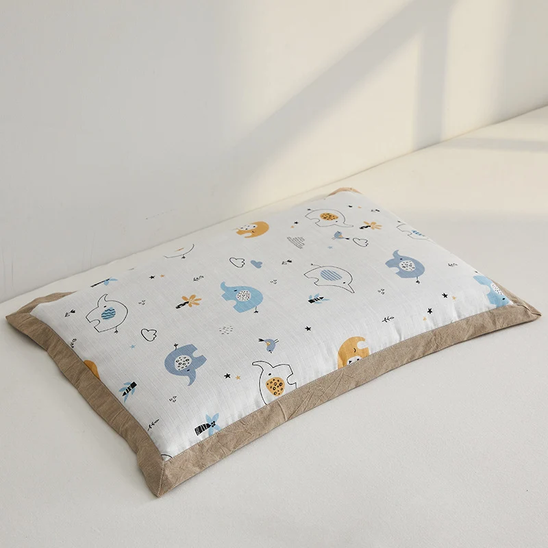 Gemütliches Bett mit farbenfrohem Regenbogenmotiv Skanto