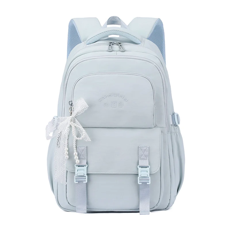 Moderner Rucksack mit stilvollen Dekorationen Skanto