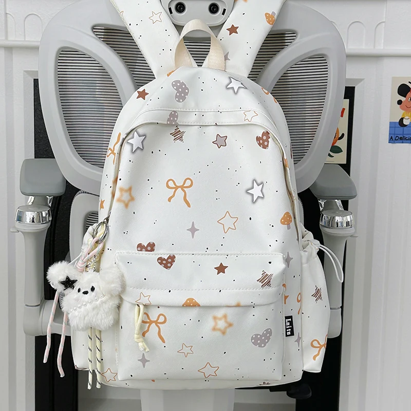 Niedlicher Hasen-Rucksack im Cartoon-Stil Skanto