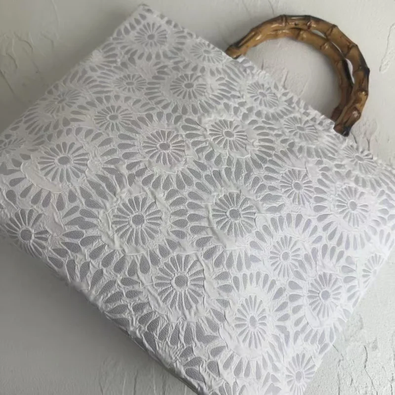 Exklusive und handgefertigte Strandtasche mit Bambusgriff Skanto