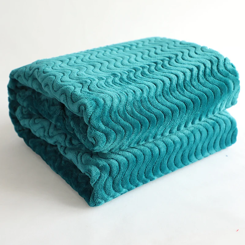 Luxuriöse Kuscheldecke Skanto mit Wellentextur