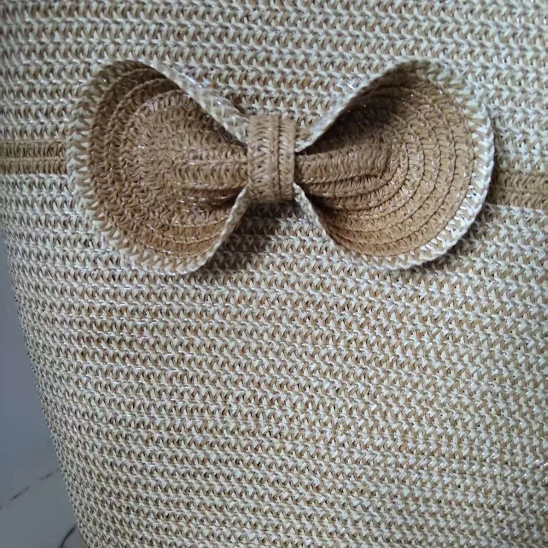 Elegante Strohtasche mit dekorativem Schleifenverschluss Skanto