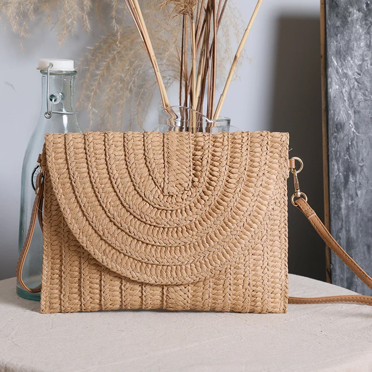 Handtasche aus hochwertigem geflochtenem Raffia mit elegantem Klappenverschluss Skanto