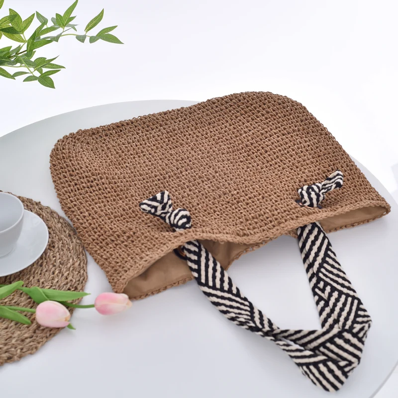 Handtasche mit gestreiften Riemen Skanto