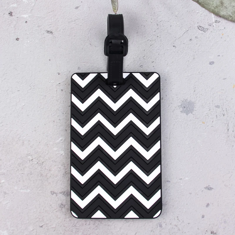 Stilvoller Kofferanhänger mit Chevron-Muster Skanto