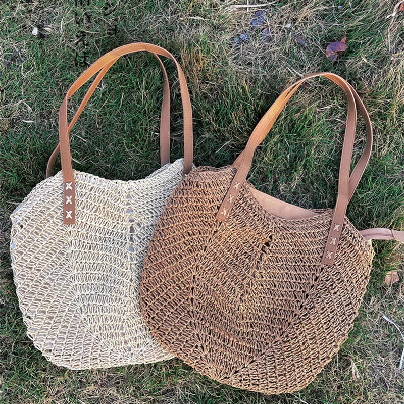 Freizeittaschen aus handgewebtem Raffia mit breiten Ledergriffen Skanto