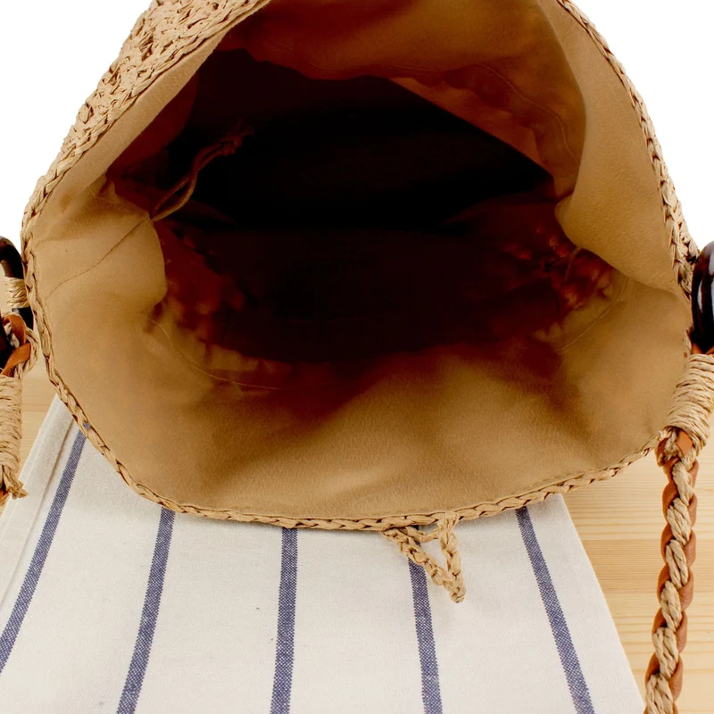 Handtasche aus handgewebtem Naturmaterial mit dekorativem Verschluss Skanto