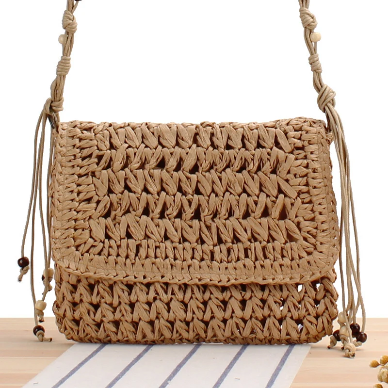 Handtasche aus geflochtenem Naturmaterial mit verspielten Fransen Skanto