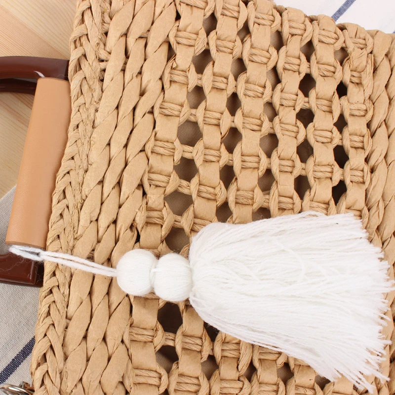 Designer-Handtasche mit stilvollem Holzgriff und praktischem abnehmbarem Schultergurt Skanto