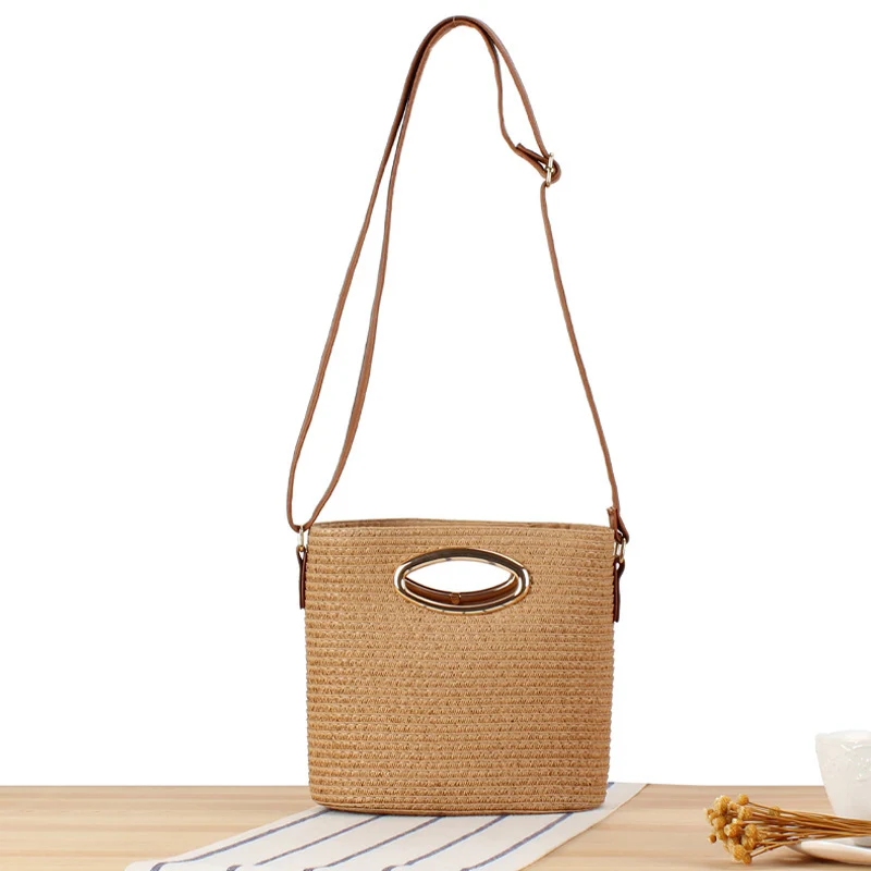 Crossbody-Tasche aus handgewebtem Naturmaterial mit elegantem Ringverschluss Skanto