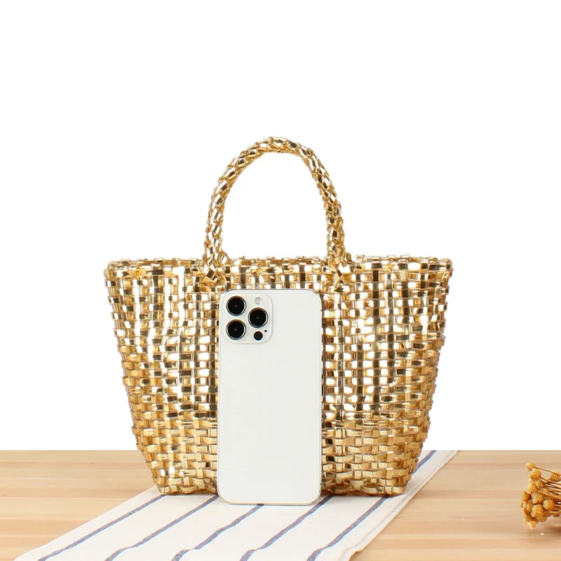Handtasche aus gewebtem Naturmaterial mit eleganten Akzenten Skanto