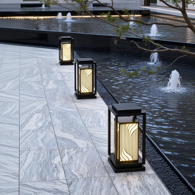 Japanisch inspirierte LED-Außenlaterne mit Holzrahmen Skanto