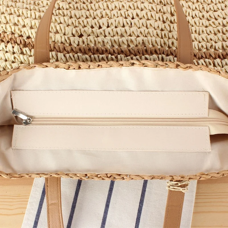 Handtasche aus geflochtenem Naturmaterial mit dekorativem Quastenanhänger Skanto