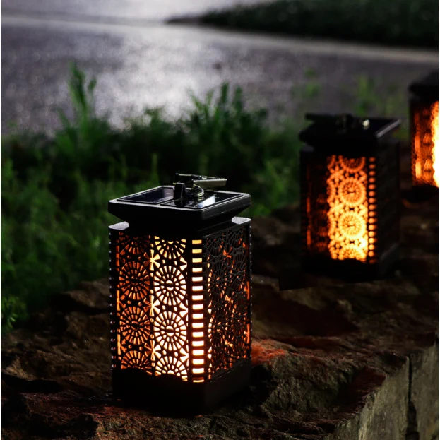 Solarbetriebene dekorative Metalllaterne mit flackerndem LED-Flammeneffekt Skanto