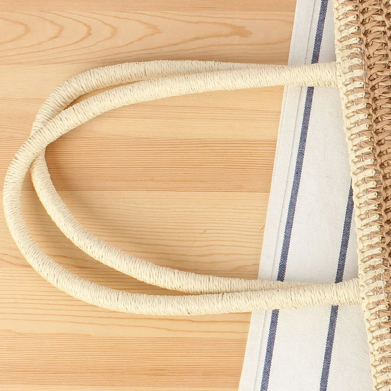 Geräumige Strand-Umhängetasche aus handgewebtem Material Skanto