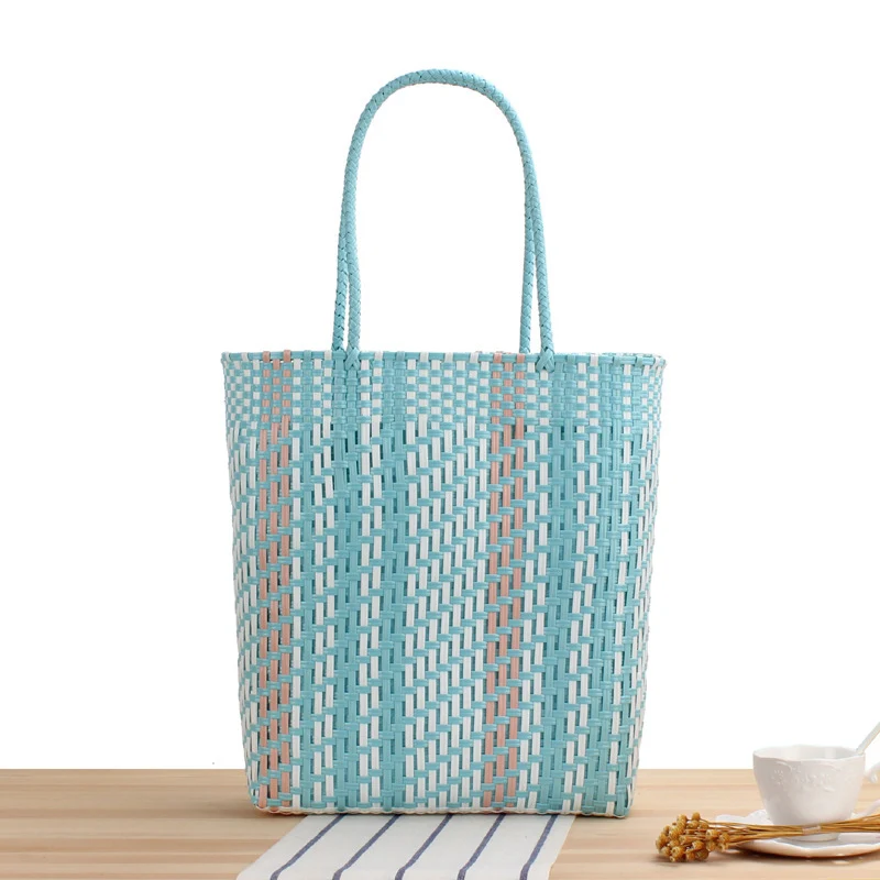 Geflochtene Tragetasche mit farbenfrohem Design und stabilen Griffen Skanto