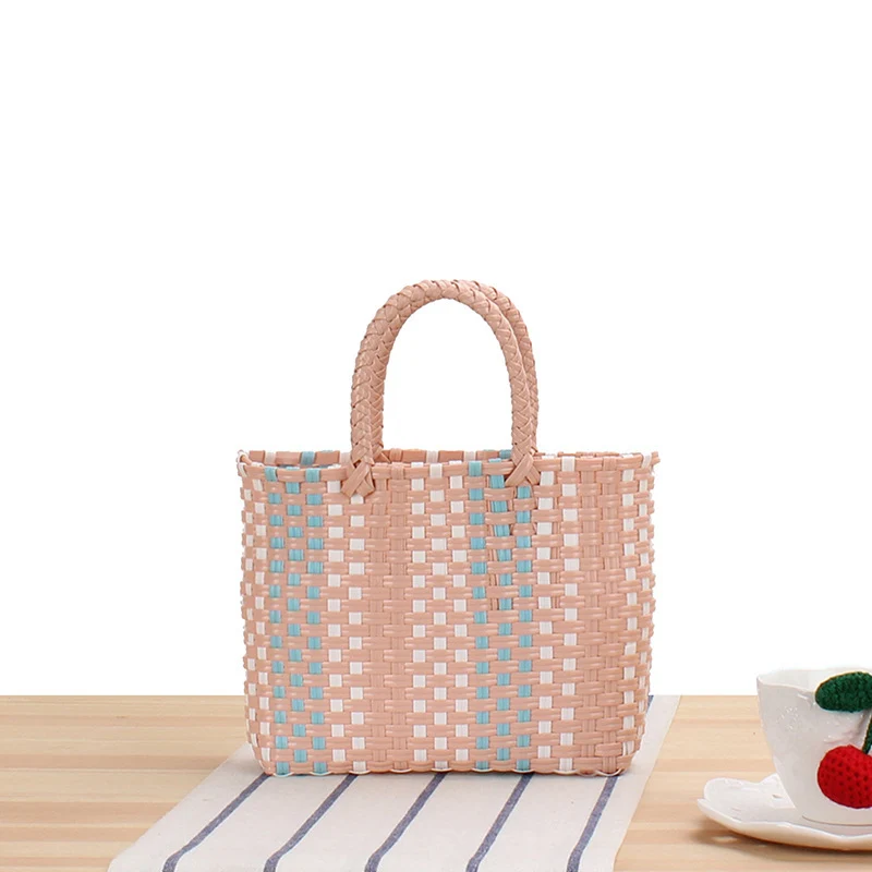Geflochtene Tragetasche mit farbenfrohem Design und stabilen Griffen Skanto