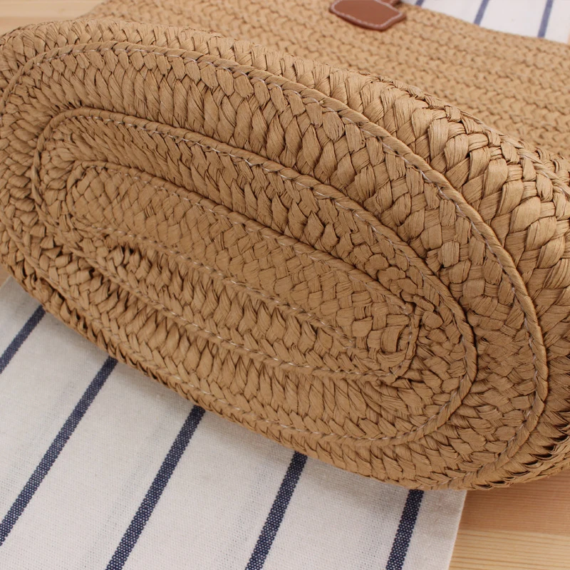 Elegante Umhängetasche aus Natur-Raffia mit hochwertigen Lederakzenten Skanto