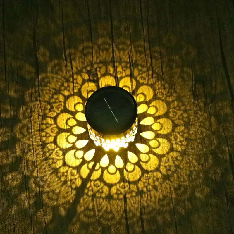 Solar-Laterne mit aufwendigen Mandala-Schnitzereien und warmem LED-Spotlight Skanto