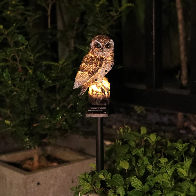 Solarbetriebene Eulen-Gartenstecker-Leuchte mit realistischer Harzskulptur und automatischer Dämmerungs-LED Skanto