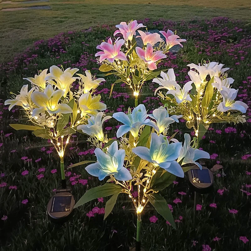 Skanto Solar-Lilien-Gartensteckerleuchte mit integrierter Lichterkette und lebensechten Seidenblüten Skanto
