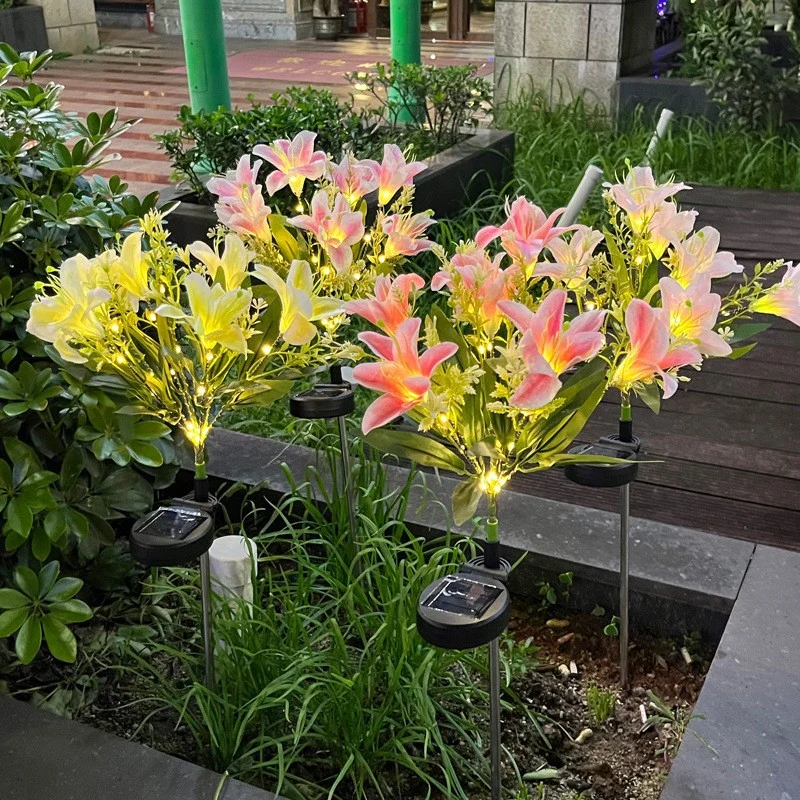 Skanto Solar-Lilien-Gartensteckerleuchte mit integrierter Lichterkette und lebensechten Seidenblüten Skanto