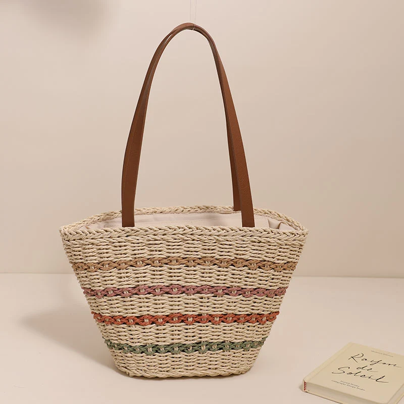 Trendige Strohtasche mit farbigen Details Skanto