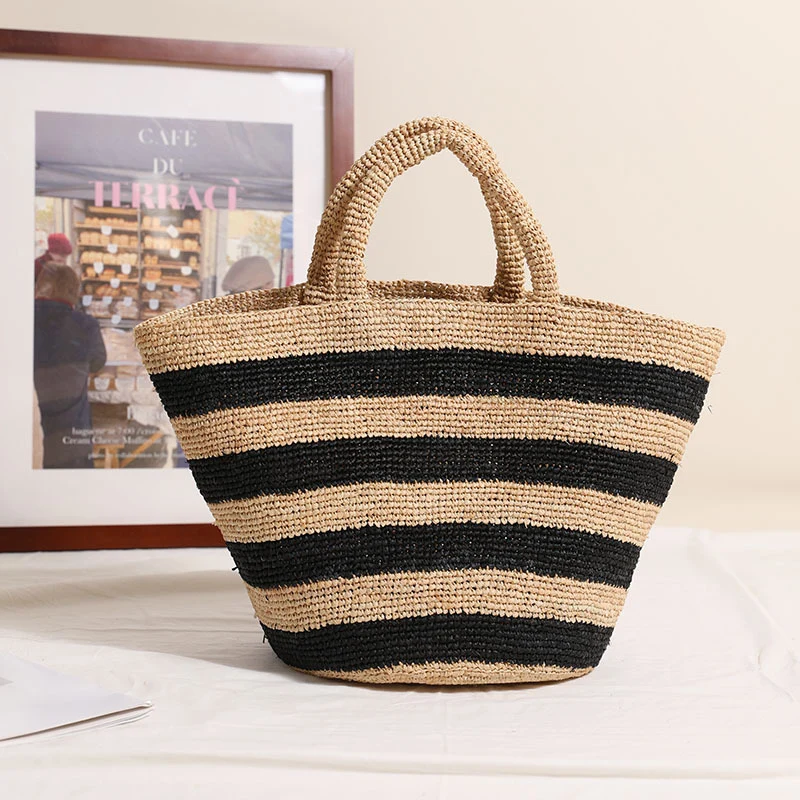 Geflochtene Strandtasche mit modernem Streifenmuster Skanto