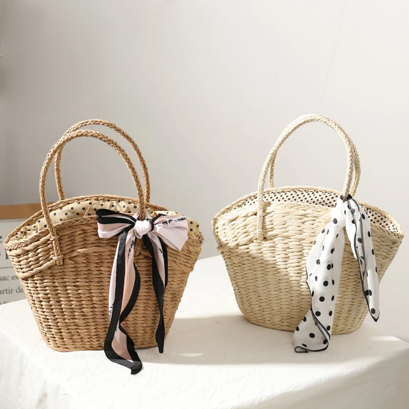 Geflochtene Strandtasche mit gepunkteter Innentasche Skanto