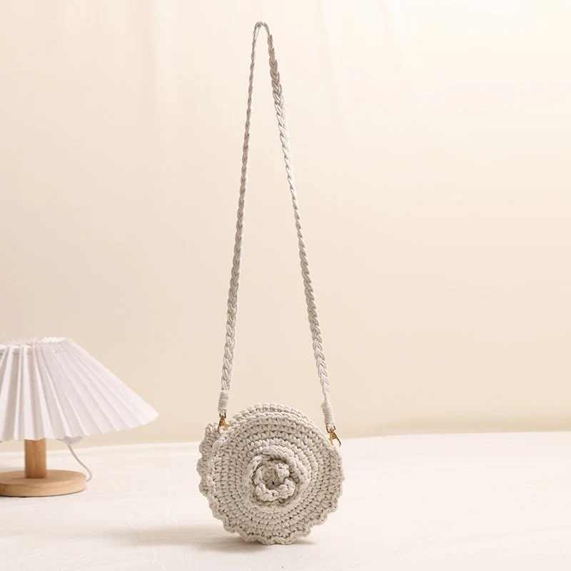 Handgehäkelte Crossover-Tasche mit floralen Details Skanto