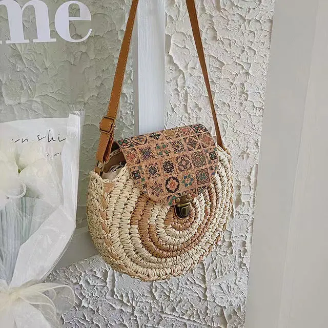 Runde Strohtasche mit verstellbarem Lederriemen Skanto