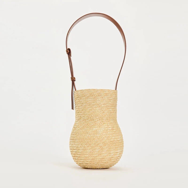 Handgefertigte Korbtasche mit elegantem Ledergriff Skanto