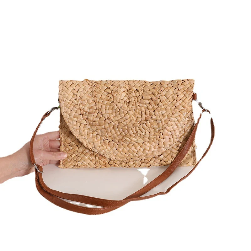 Handgemachte Korbtasche mit elegantem Wellenmuster Skanto
