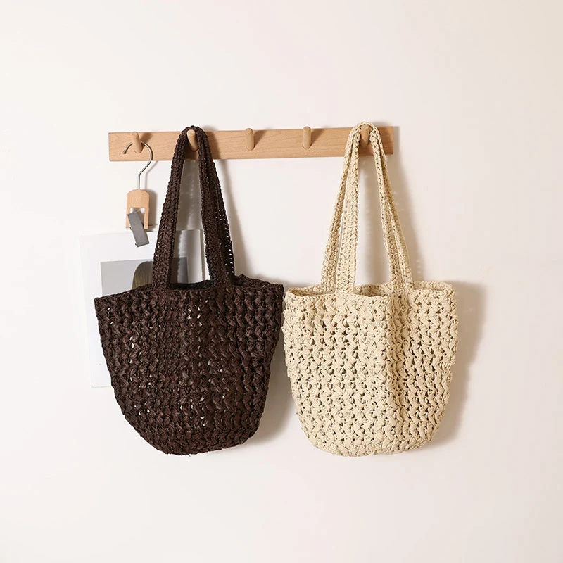 Geflochtene Raffia-Umhängetasche mit geräumigem Innenfach Skanto