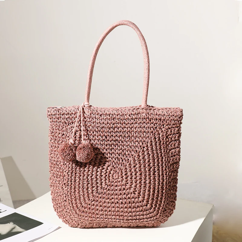 Handgefertigte Strohtasche mit Pompon-Details Skanto