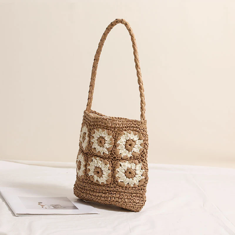 Handgefertigter Picknickkorb mit Blumenmuster Skanto
