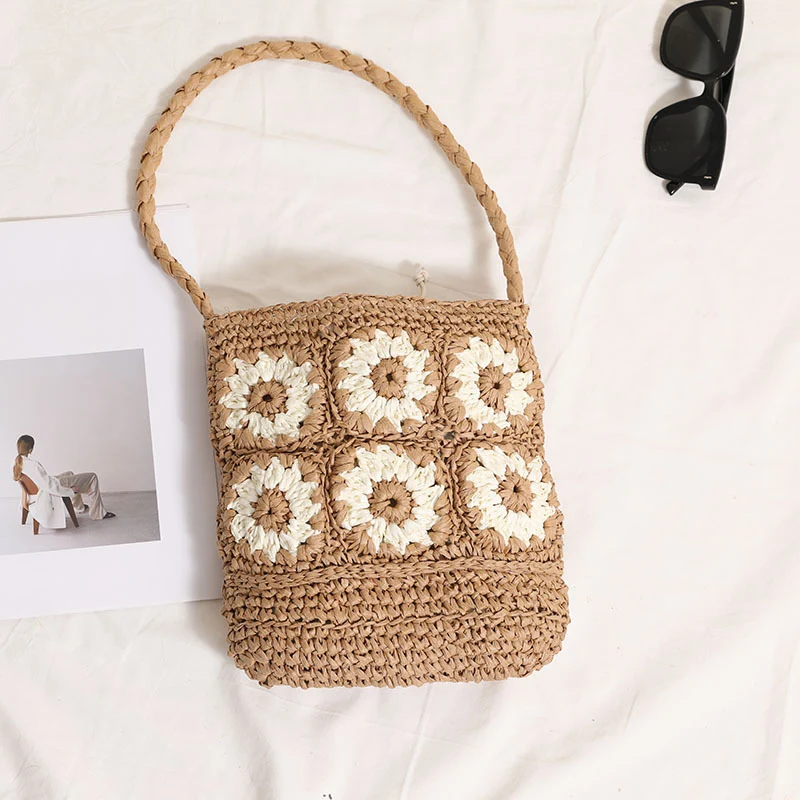 Handgefertigter Picknickkorb mit Blumenmuster Skanto