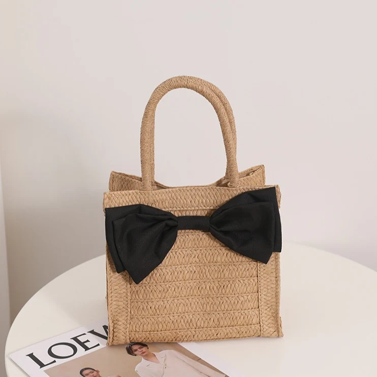 Elegante Strohtasche mit Schleifendetail Skanto