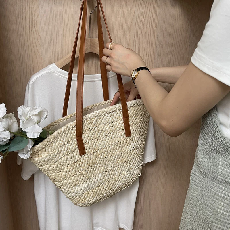 Elegante gewebte Tasche mit langen Lederriemen Skanto