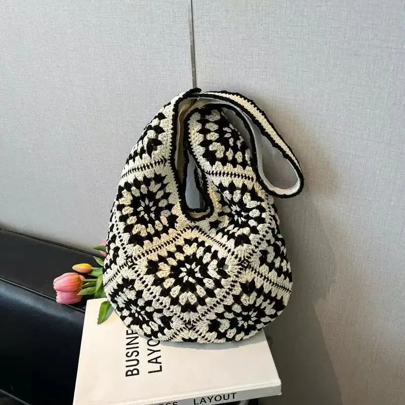Handgeknüpfte Schultertasche mit Blumenmotiven Skanto