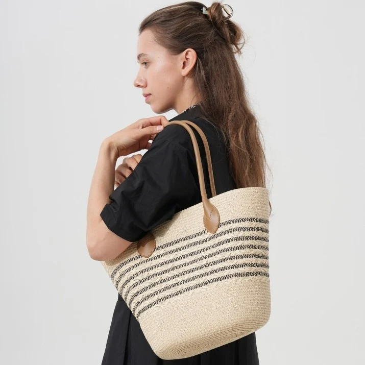 Naturgeflochtene Strandtasche mit eleganten Akzenten Skanto