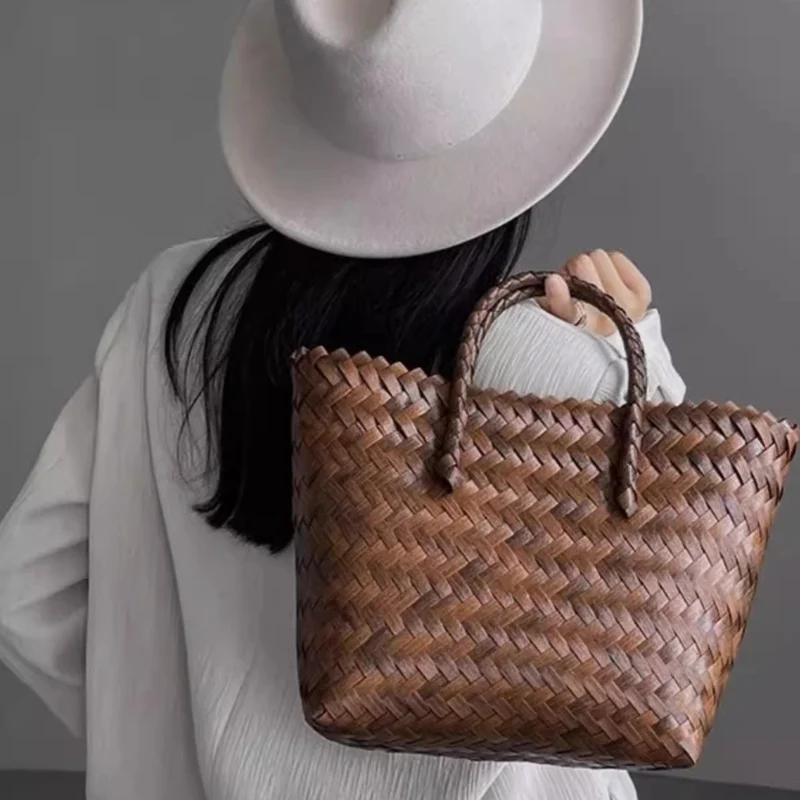 Handtasche aus gewebtem Material mit Bambusgriff Skanto