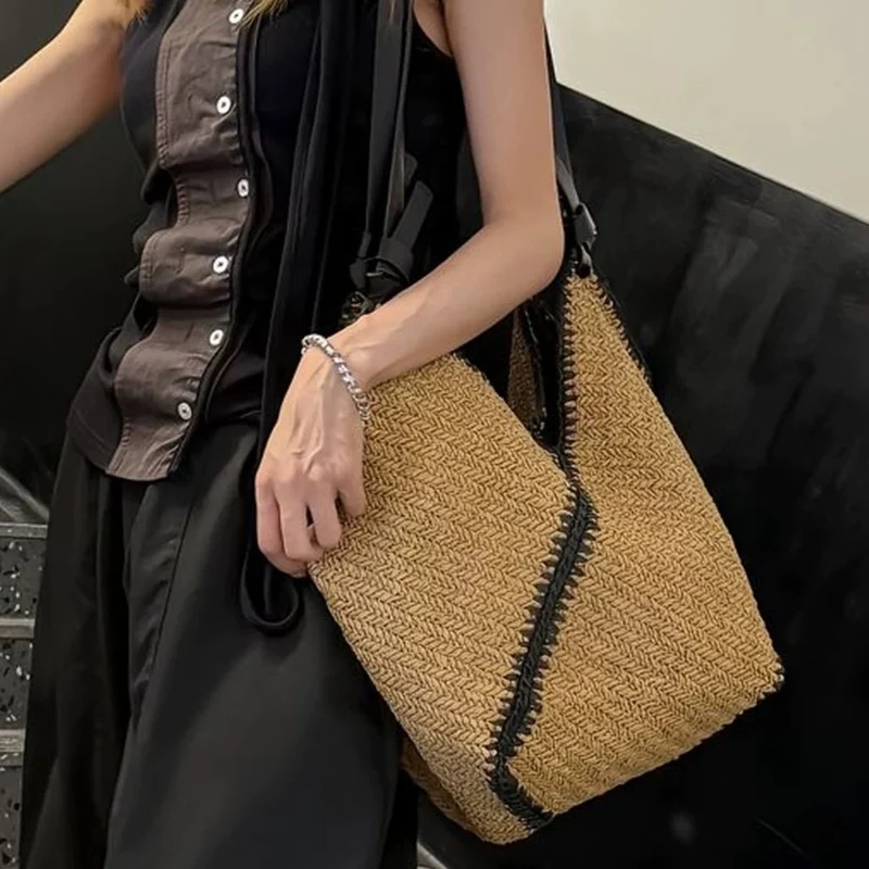 Moderne Strandtasche aus gewebtem Naturmaterial mit Ledergriffen Skanto